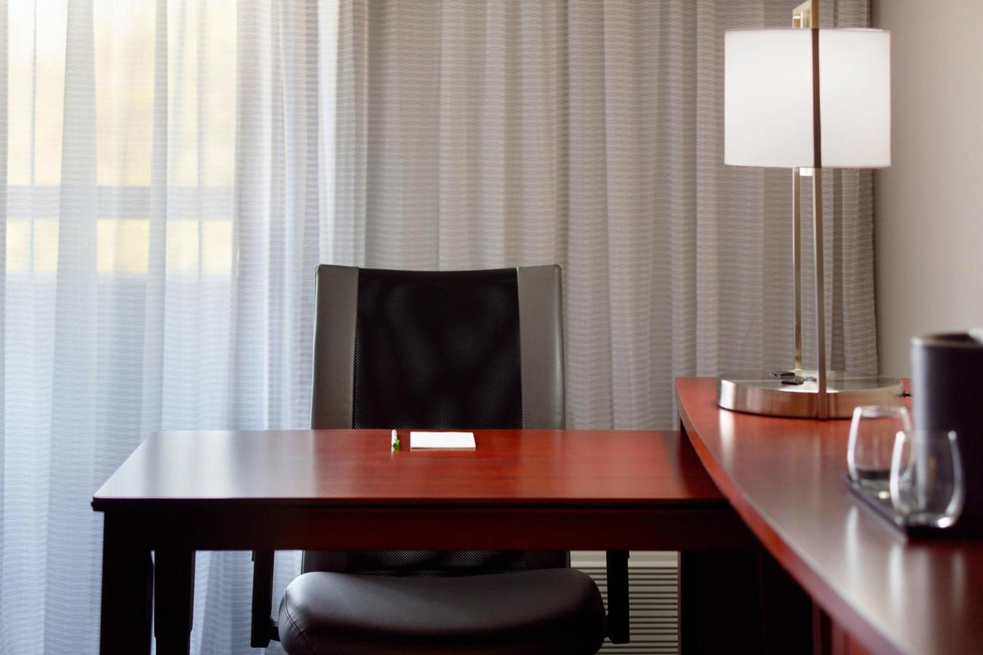 Courtyard By Marriott Greensboro Esterno foto