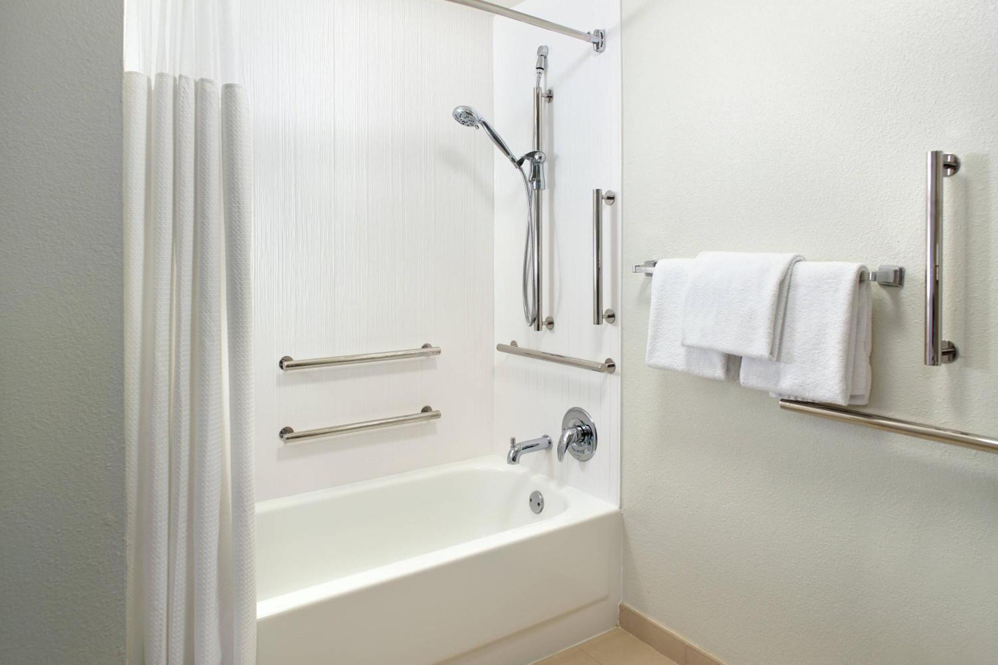 Courtyard By Marriott Greensboro Esterno foto