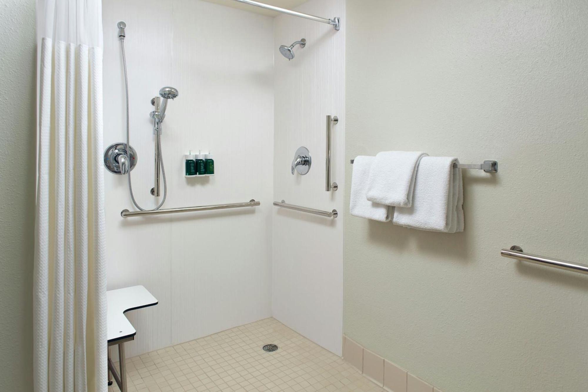 Courtyard By Marriott Greensboro Esterno foto