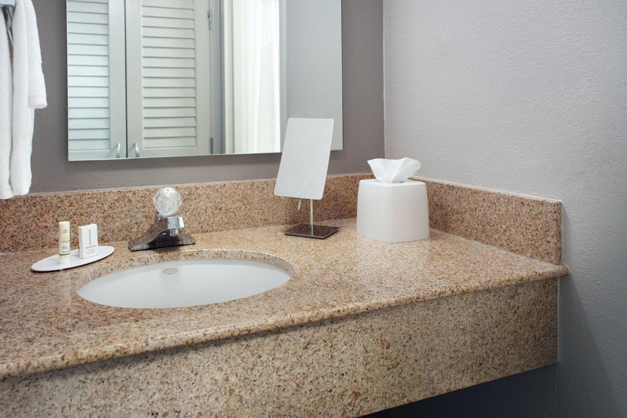 Courtyard By Marriott Greensboro Esterno foto