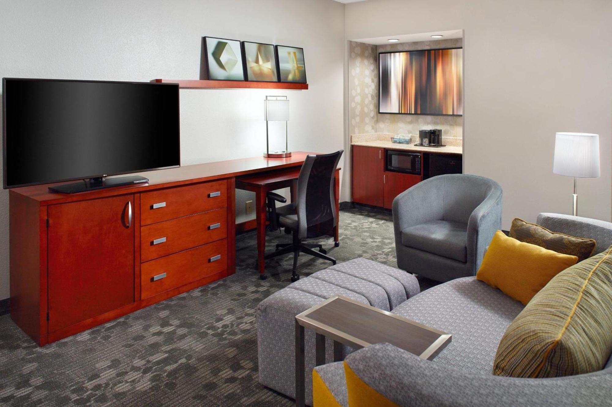 Courtyard By Marriott Greensboro Esterno foto